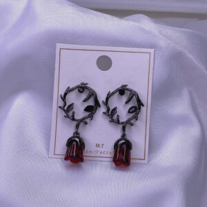 گوشواره گل با نگین قرمز و مشکی پینترستی دارک رنگ ثابتEG-17