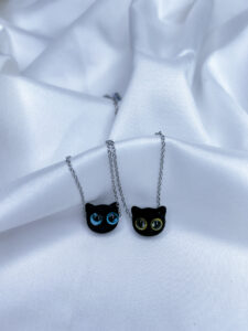 ست گردنبند مخملی گربه‌ای با چشمان رنگی آبی و سبز – طراحی فانتزی و خاص برای گربه‌دوست‌ها، مدل NK-5