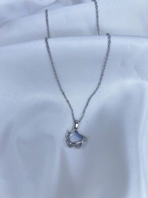 گردنبند استیل ستاره‌ای براق با نگین اکلیلی مدل NK-62 مناسب استایل روزمره