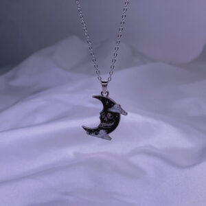 گردنبند هلال ماه هالووینی مشکی با ابر سفید مدل NK-71، طراحی خاص و شیک