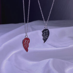 گردنبند ست قلب شکسته قرمز و مشکی مدل NK-86 با نوشته BEST FRIEND، دو تکه مکمل مخصوص رفاقت‌های صمیمی